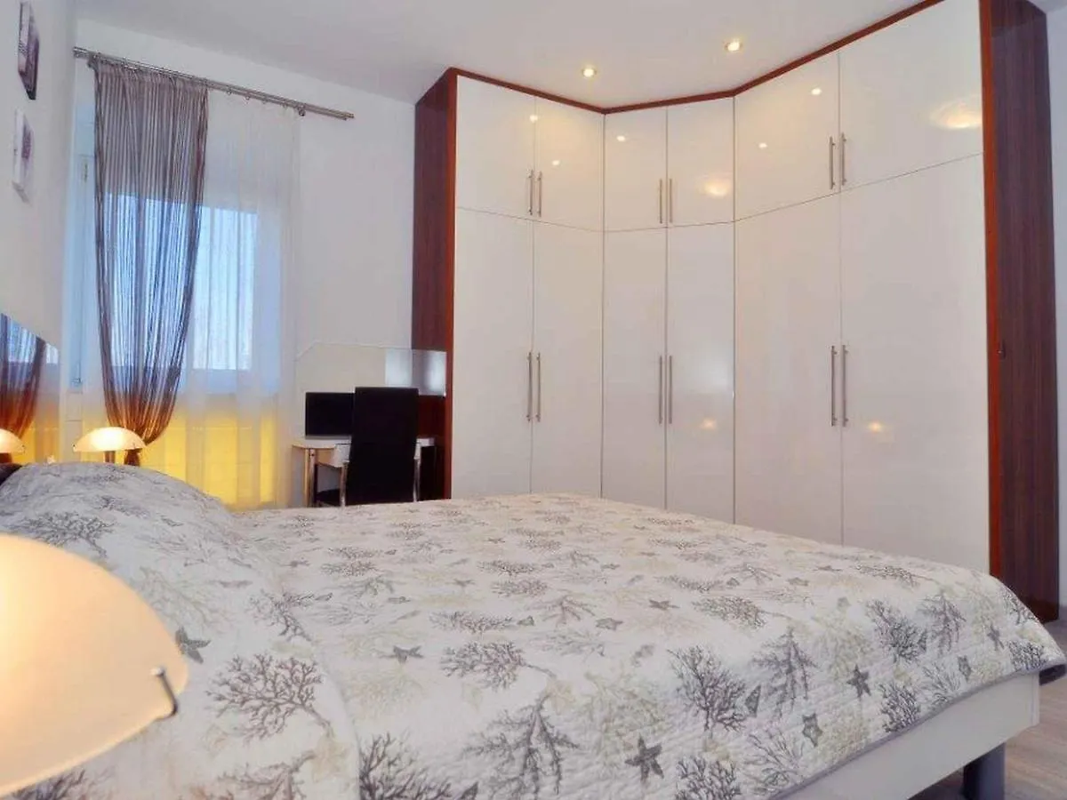Apartment Near Kolovare Beach In Arbanasi Zadar