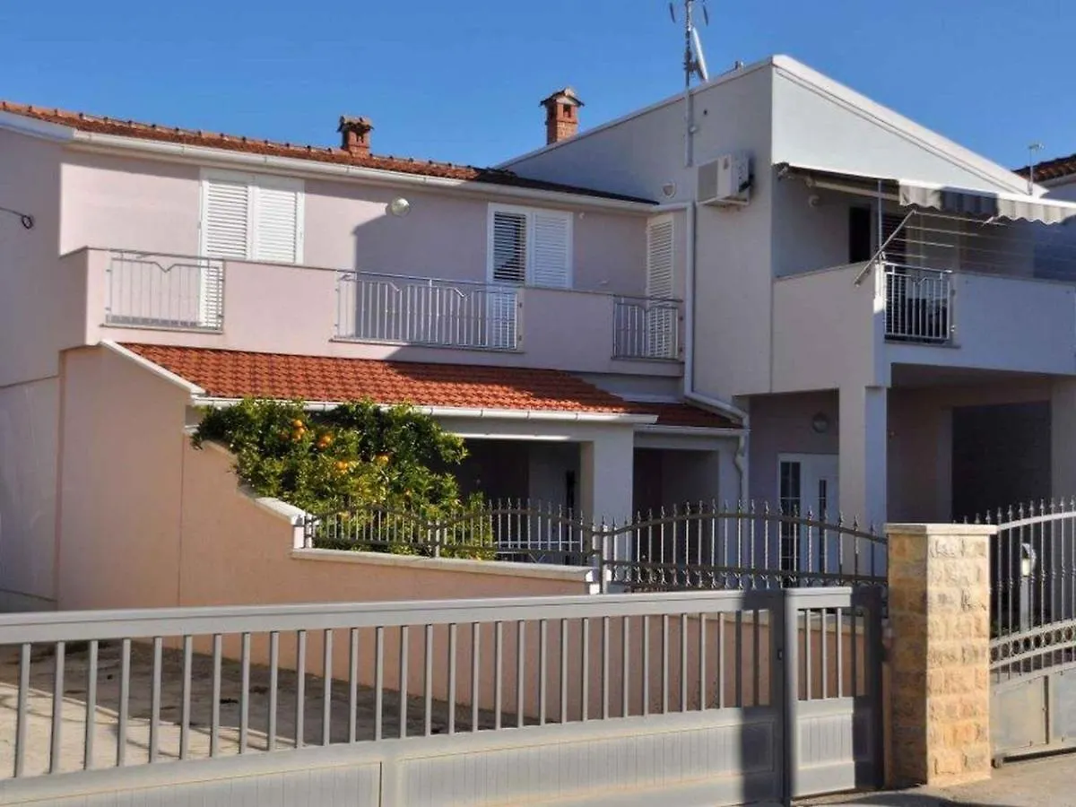 Apartment Near Kolovare Beach In Arbanasi Zadar