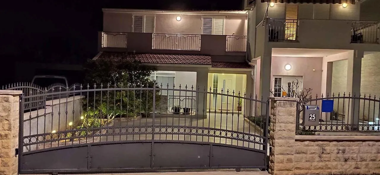 Apartment Near Kolovare Beach In Arbanasi Zadar