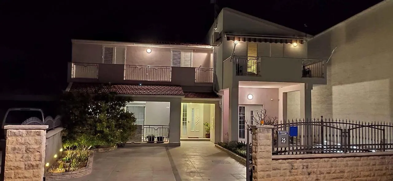 Apartment Near Kolovare Beach In Arbanasi Zadar